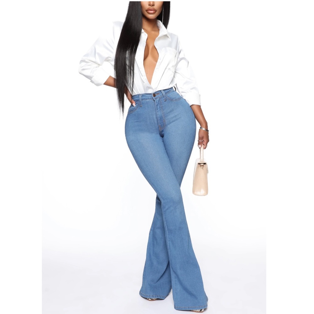 ✨ Brand New, Never Worn Medium Blue Wash Flare Jeans, Size 3✨